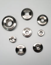 Cargar imagen en el visor de la galería, Ferrea Acura/Honda K20 Double Spring 7 Deg Pro CNC Titanium Retainer - Set of 16
