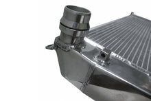 Cargar imagen en el visor de la galería, CSF 00-06 BMW M3 (E46) Triple Pass Radiator