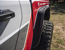 Cargar imagen en el visor de la galería, Bushwacker 2020 Jeep Gladiator Launch Edition Flat Style Flares 4pc - Black