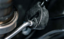 Cargar imagen en el visor de la galería, MagnaFlow D-Fit Muffler 409 SS 3.5in 14-19 Ram 2500/3500 6.4L