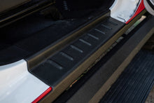 Cargar imagen en el visor de la galería, Bushwacker 20-21 Jeep Gladiator Trail Armor Rocker Panel