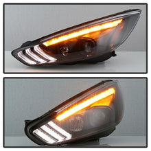 Cargar imagen en el visor de la galería, Spyder 15-18 Ford Focus Projector Headlights - Seq Turn Light Bar - Black PRO-YD-FF15-LBSEQ-BK